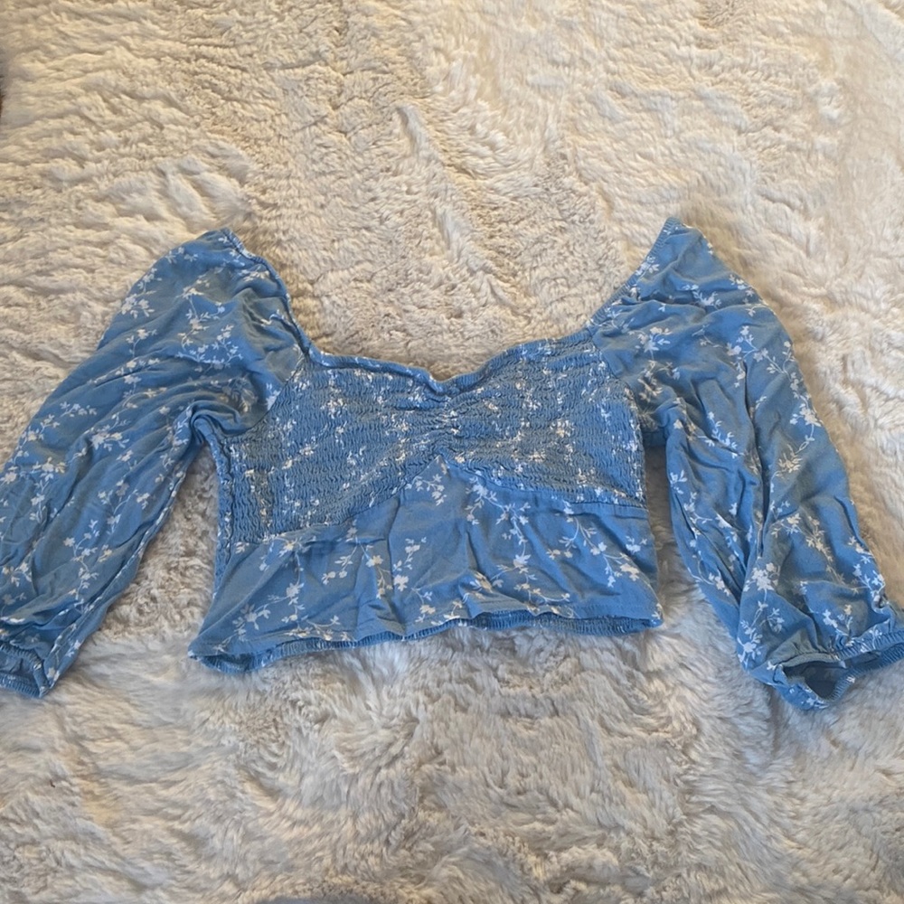 Summery blue crop top with winch in middle